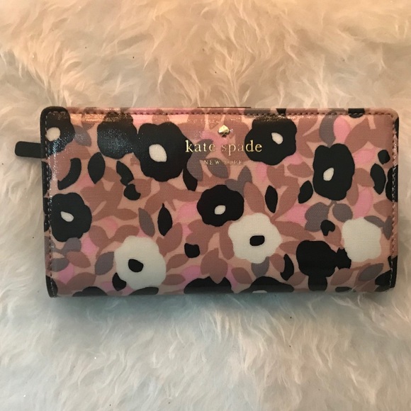 kate spade wallet - Picture 1 of 4